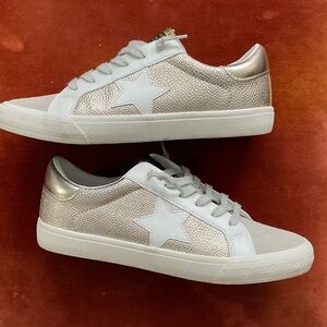 Vintage Havana White and Gold star Women's Sneakers, size 9